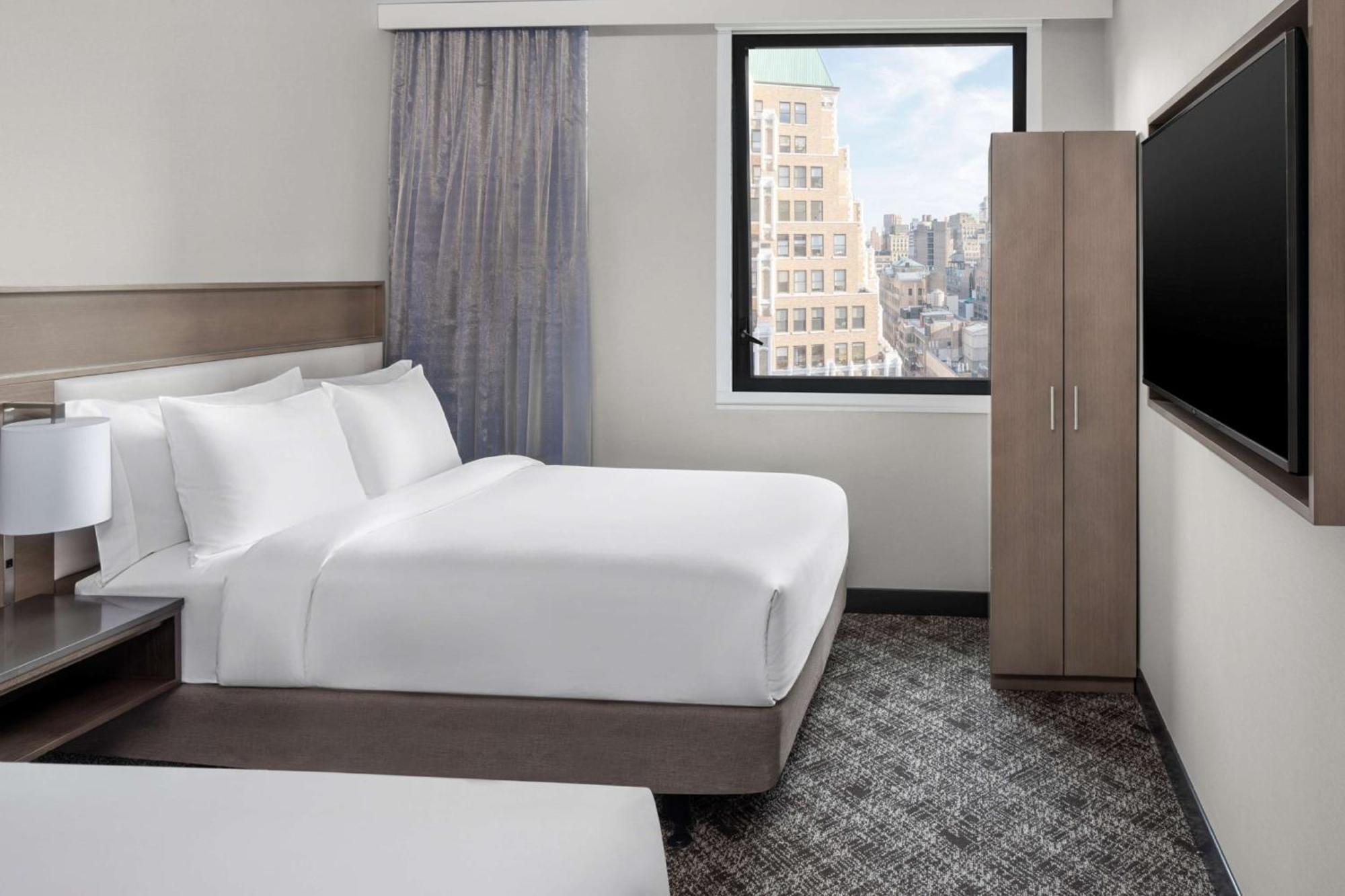 Doubletree By Hilton New York Times Square South Hotel Bagian luar foto